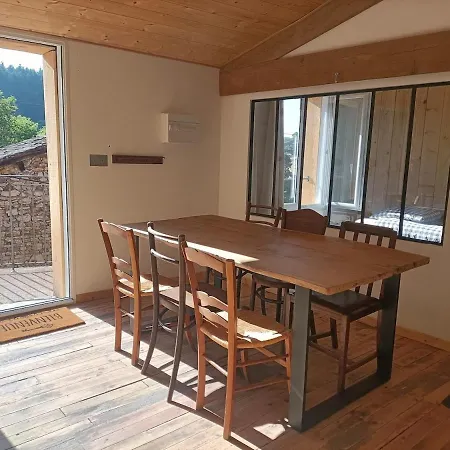 Le Refuge, With Large Terrace Semesterbostad Chassignolles