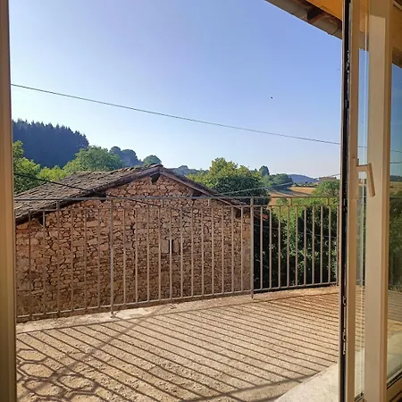 Semesterbostad Le Refuge, With Large Terrace Chassignolles