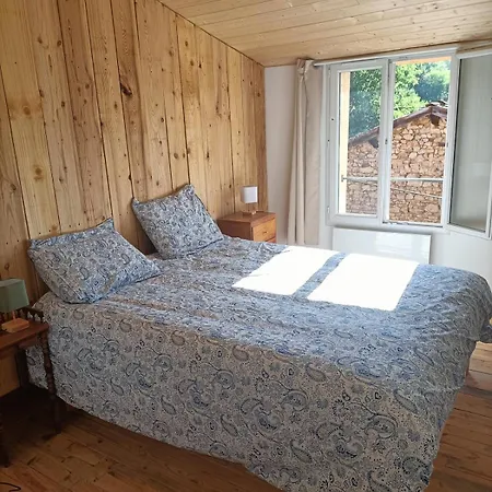 Semesterbostad Le Refuge, With Large Terrace Chassignolles
